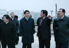 2010年4月10日，时任中国气象局党组书记、局长郑国光视察今世缘。